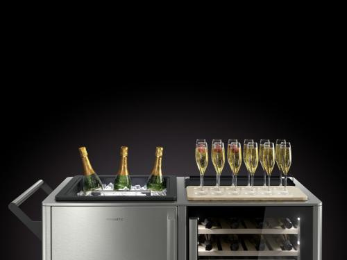 Mobilny bar z chłodziarką do wina Dometic MoBar550